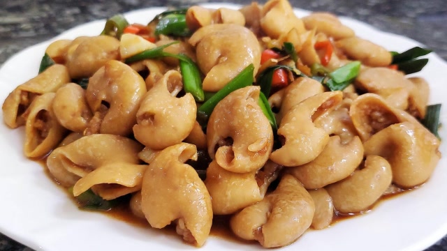 生爆猪大肠,两广最喜欢的做法,香脆无腥味,去饭店必点的小菜