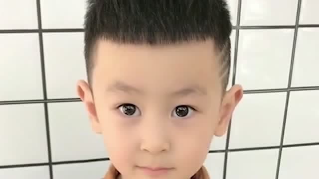 5到10岁的小男孩这样剪发型精神有型显帅气理发新手可以学习一下