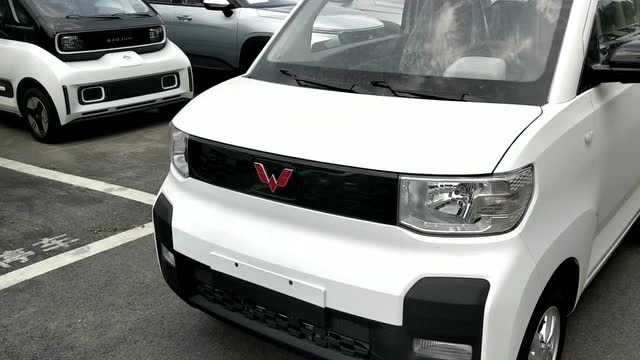 柳州五菱神车电动版小巧便宜耐用人民需要什么就造什么