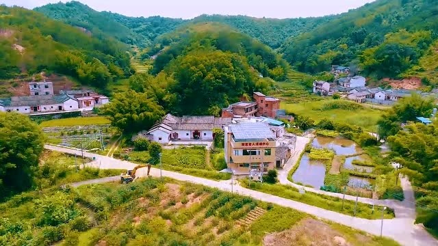 航拍广东省兴宁市永和镇夜明村湖流兴友第吴屋