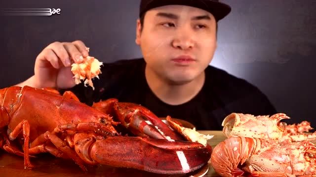 韩国大胃王胖哥吃大龙虾,虾肉肥美,看看这吃法,吃得太馋人了