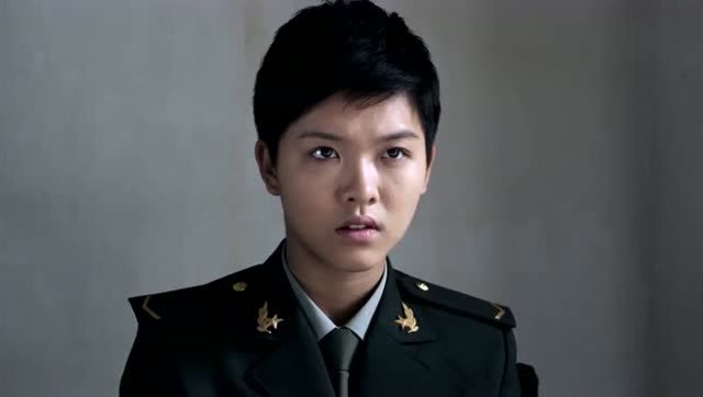 汤小米调到女特种兵侦察班,凌云指导员给她第一项任务