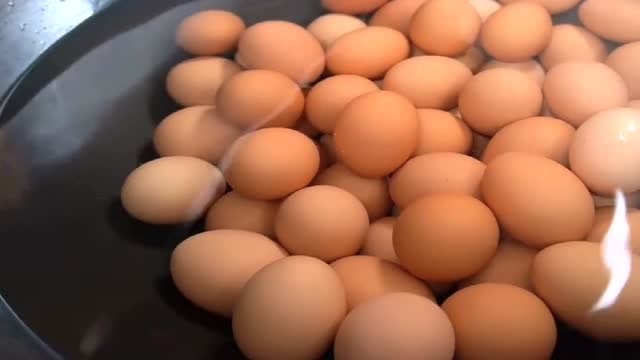 买了60个双黄蛋,煮一锅茶叶蛋,茶香浓郁,每天来一颗