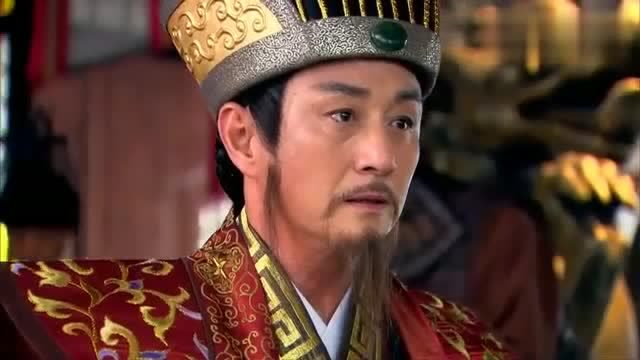 比干当众掏出心脏,心脏竟发出万丈光芒,比干面无表情走出大殿!