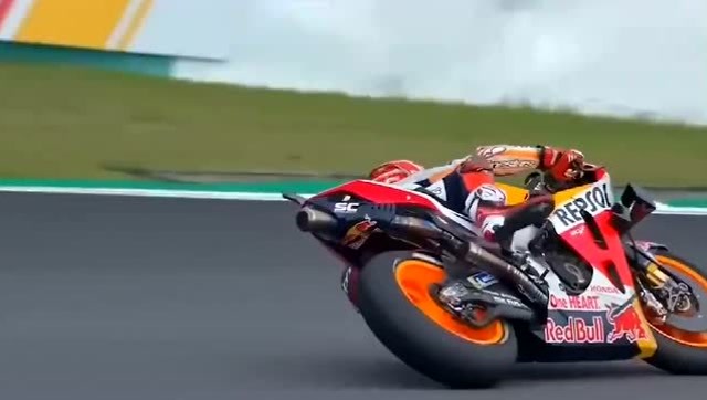 93号马奎斯摔车瞬间,看着都疼系列,不是头盔跟战服,后果难以想象!