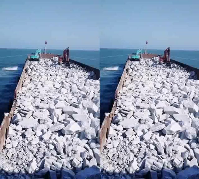 满满一船石头就这样卸海里网友填海造陆
