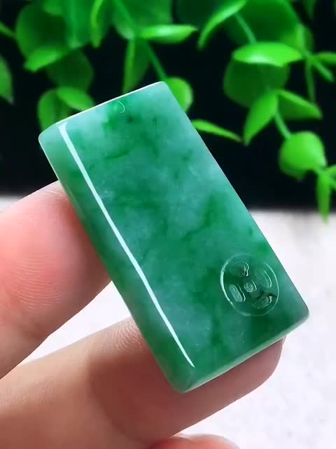 飘阳绿无事牌翡翠吊坠,800尺寸34.5/20.5/4.