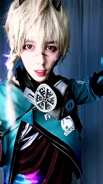 小哥哥cos男英雄,真人版裴擒虎颜值超高,这样的哥哥一个人打野太危险