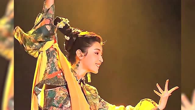 哈妮克孜太美了,简直是从敦煌壁画里走出来的小仙女!