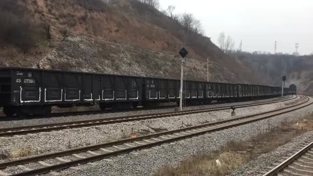路上看见拉煤火车