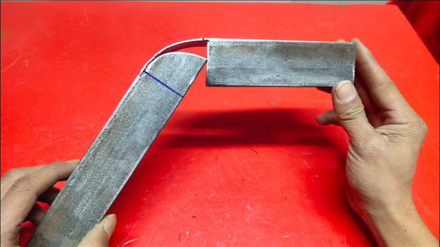 350一天招的焊工,用角铁制作的90度圆角,老板看了说不错这技术