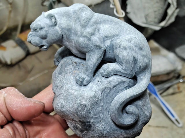 河南省玉石雕刻大师黄浩亮玉雕作品一《蓄势待发》的设计与制作