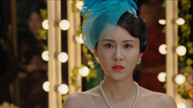 富家女花千金买礼服,却比不上穷闺蜜随便一件衣服,当场黑脸