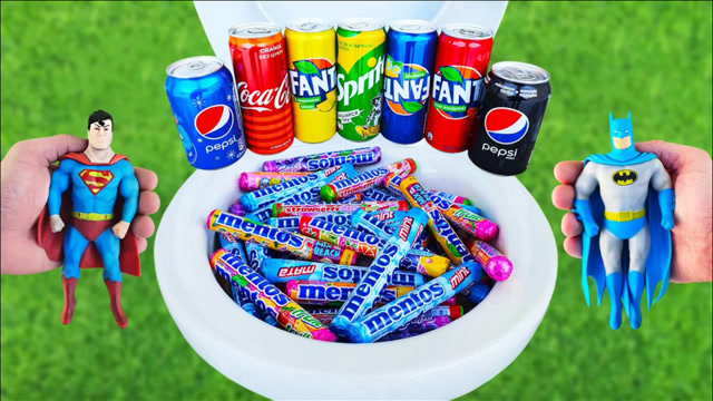 曼妥思加汽水挑战超人和蝙蝠侠,孰强孰弱?