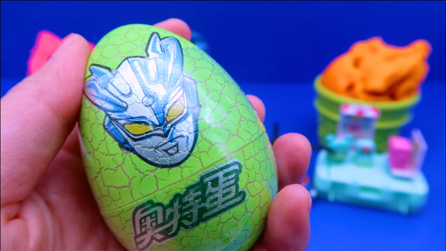 笑脸娃娃奇趣蛋 奥特曼奥特蛋贝利亚奥特曼和杯缘子女孩玩具奇趣蛋