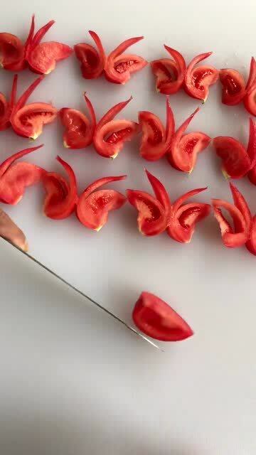 家里来客人,做菜就要讲究色香味,这样给西红柿摆盘准没错!