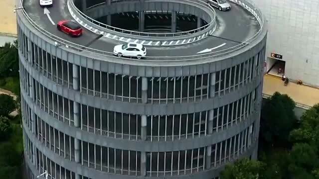 贵阳900度旋转停车场,几圈转下来真的很迷糊,新手司机都不敢来!