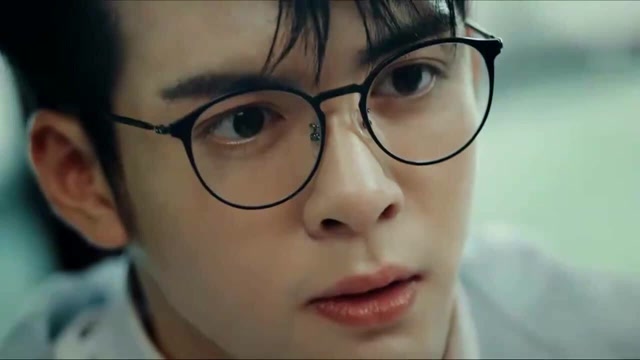 小花和吴邪太逗了,都不承认三叔的身份,斗嘴的样子太可爱