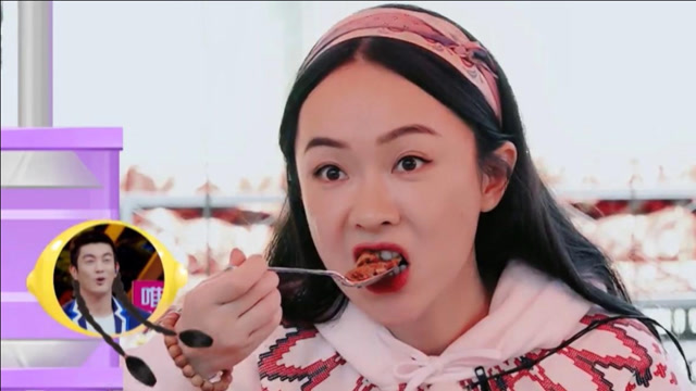 爱吃辣条的明星:霍思燕一口气吃掉8根辣条,杨超越吃辣条要打码