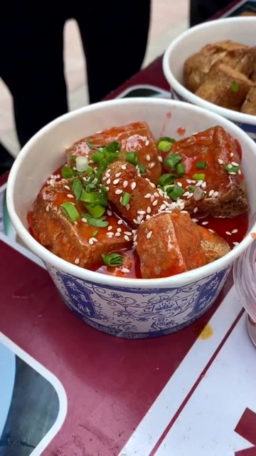 美食创业浇汁豆腐摆摊小吃摆摊视频