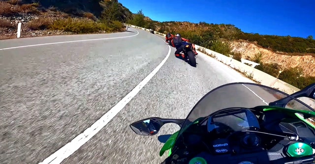 新款大牛跑山压弯