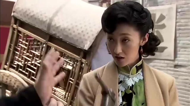 飞哥大英雄:陈彩霞欺负保安队长,没想到还收获个意外之喜,知道梁飞的