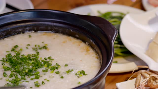 预告:第22集 气鼓鱼粥(美食篇)