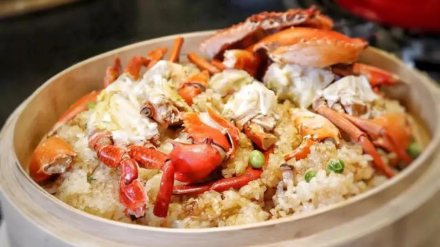 糯米竹笋蒸膏蟹,竹笋带皮煮锁住水分