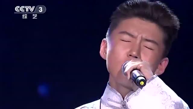 离开中国达人秀后,乌达木再次深情演唱《梦中的额吉》,好听想哭