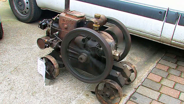 1921年的柴油机照样启动,也算是老古董了