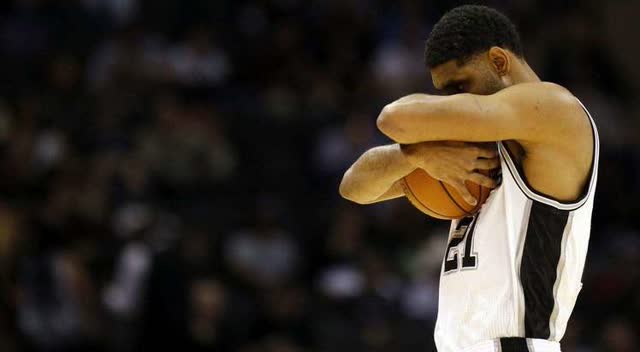 模仿帝演绎大基本功邓肯,双手抱球简直像极了!