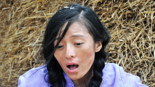 真人真事! 一位要饭的傻女人, 看完泪水再也止不住了!