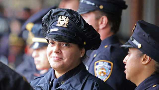 美国女警察扫黄的方法升级了,会按照媒体上的广告按图索骥