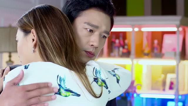 《职场是个技术活》余曼妮寻求沈志泽肩膀依靠,被许诺无故撞见