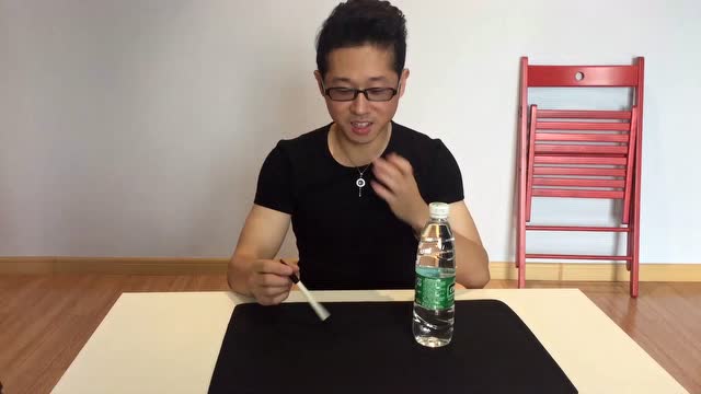 魔术大神来教你:意念转笔魔术