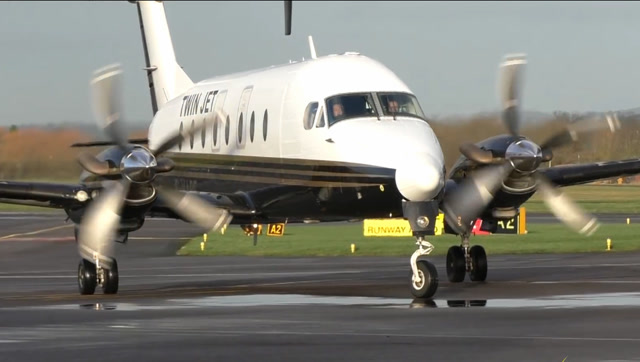 全性能私人飞机!比奇双螺旋桨1900d在机场惊艳起降