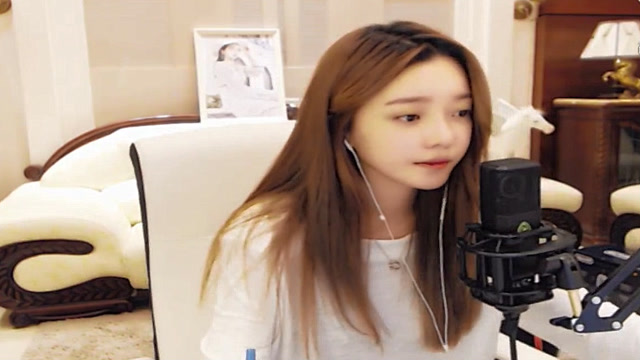 ir天佑绯闻女友崔阿扎唱了一首韩语歌曲太好听不知道名字