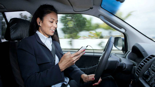 边开车边聊天的后果,损失不止一点点.