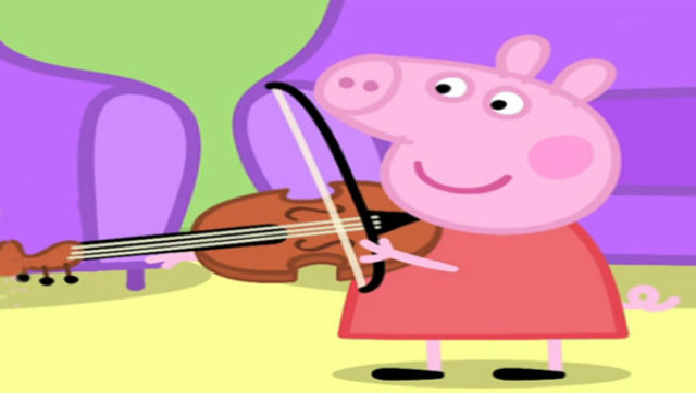 小猪佩奇鼓起勇气唱歌佩奇上台表演很成功