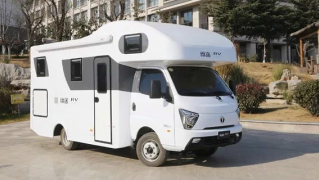 这辆国产房车才8万,睡4人堪比五星级酒店!