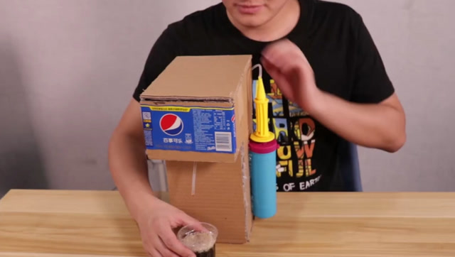 小伙自制可乐饮水机 真的是高手出自民间