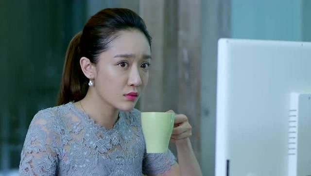 南宫琉璃情绪失控砸桌子,吓坏旁边喝水的同事