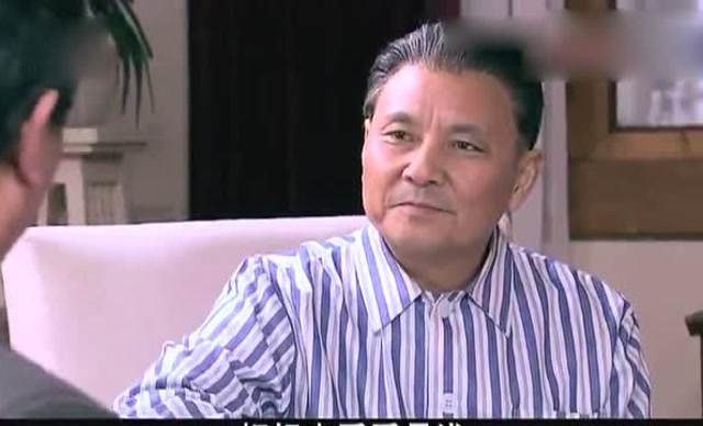 "王张江姚"集团被粉碎后,与会的所有人都在鼓掌,唯独此人没有