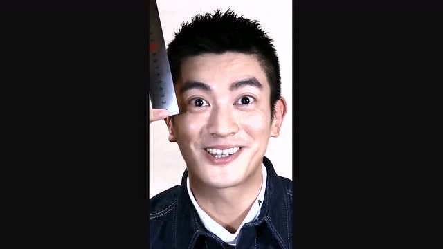 杜江的眼睛到底有多大?我们这次直接用尺子量了一下!