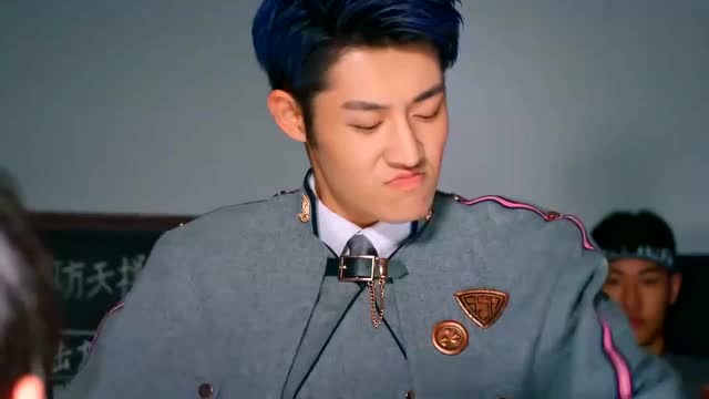 《超星星学园》李亚当躺着被丢人了真是很无奈