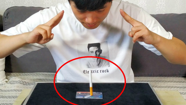 神奇的香烟悬浮魔术,不揭秘根本猜不到原理,教学后我服了