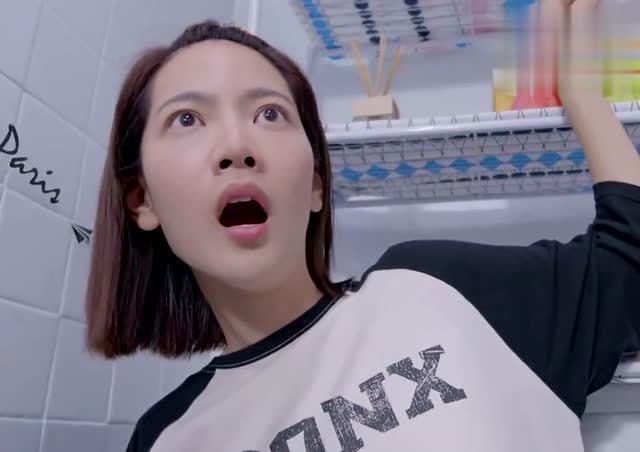 稍息立正我爱你曾之乔在上厕所,王子推门闯入