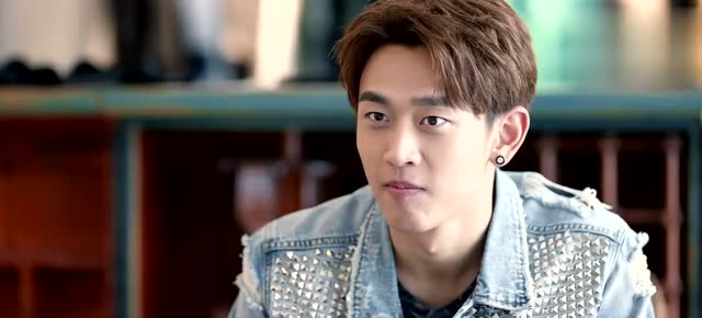 《归去来》绿卡成然夫妻俩合伙坑亲爹亲妈,自家买衣服还得结账