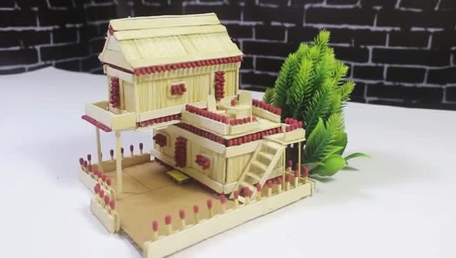 外国小哥用火柴棍拼了一座小房子,感觉被他被圈粉了!