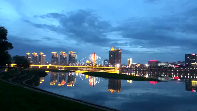 临江市夜景图片